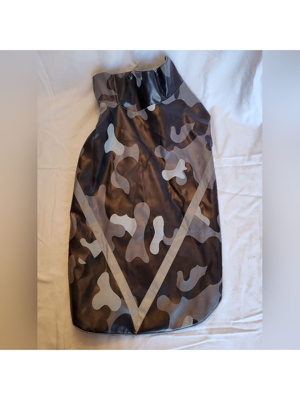 NWT Bailey & Bella Camo Dog Rain Coat, Size XS.